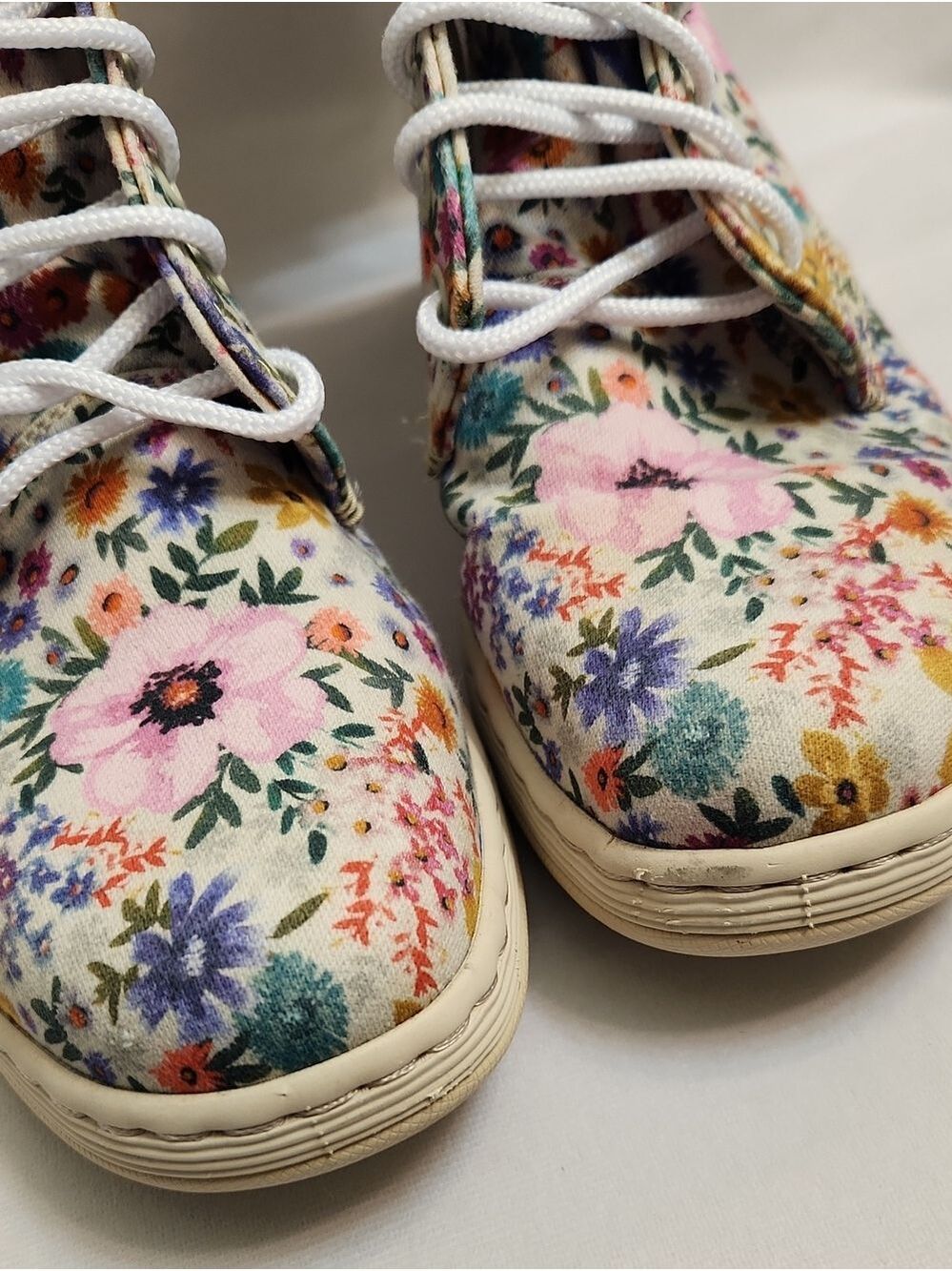 Dr. Martens Newton Wanderlust Floral Multicolored Lace-Up Ankle Boots (Size 7) - Picture 3 of 11